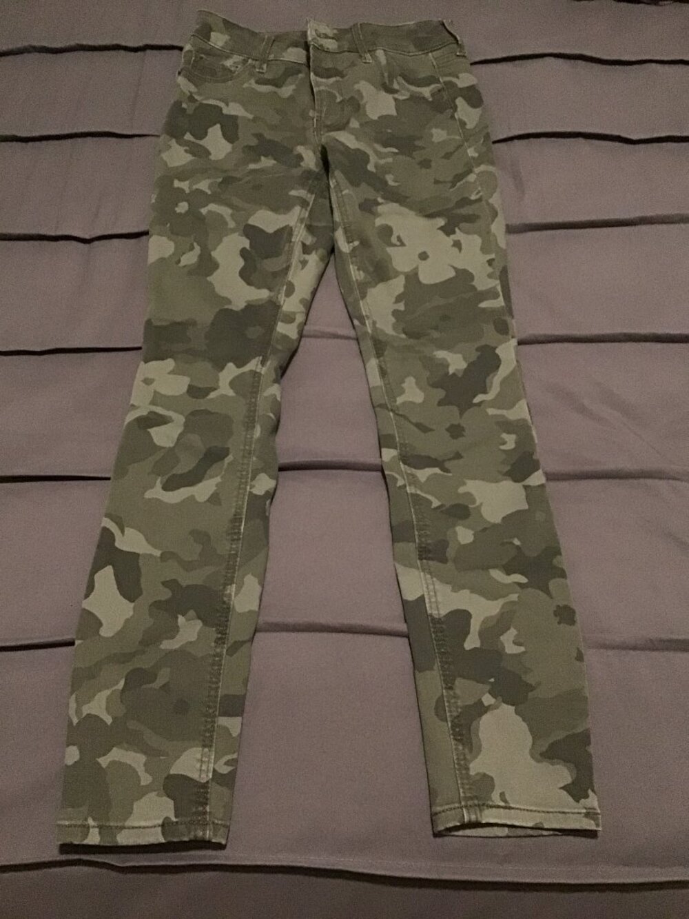 Old Navy Rockstar Super Skinny Camo Pants Size 0 – Mid-Rise